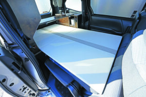 MR-X ハイブリッド ポップ 車中泊快適パッケージ