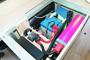 ラクネル バンツアー ハイエース カリカver.